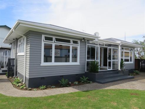 400 Albert Street, Thames