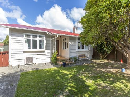 125 Whites Line East, Waiwhetu