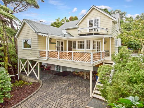 4 Raroa Terrace, Waiatarua