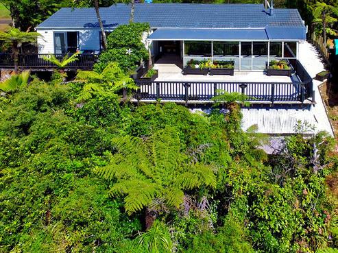 483 Scenic Drive, Waiatarua