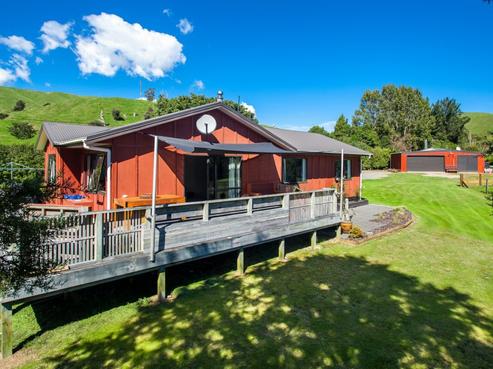 1474 Manawahe Road, Manawahe