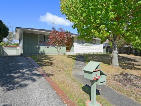 8 Indiana Grove, Totara Park
