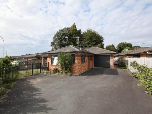 55B Thomas Road, Huntington