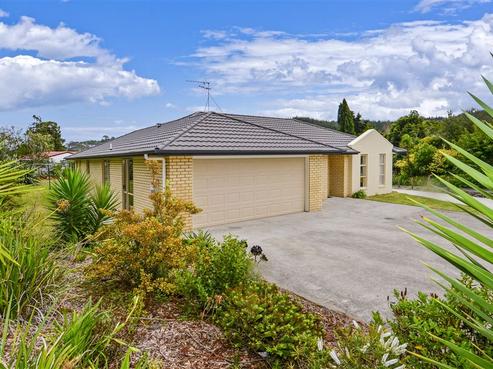 2 School Road, Riverhead