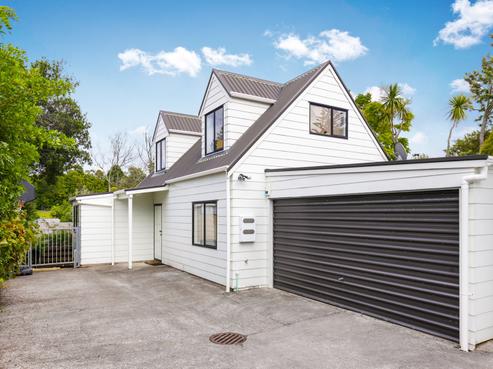 2/11 Lavery Place, Sunnynook
