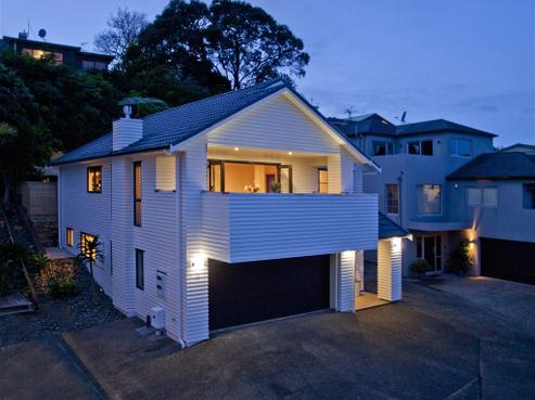 2/90A Onewa Road, Northcote Point