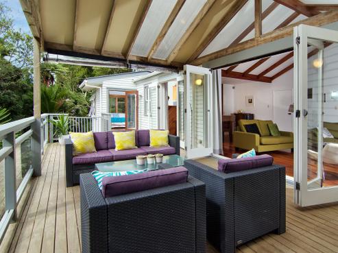 459 Scenic Drive, Waiatarua
