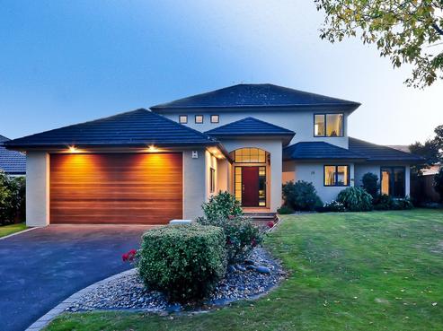 8 Castlewold Place, Huntington