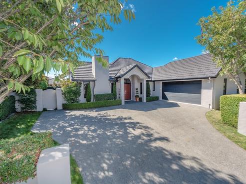 73 Huntington Drive, Huntington