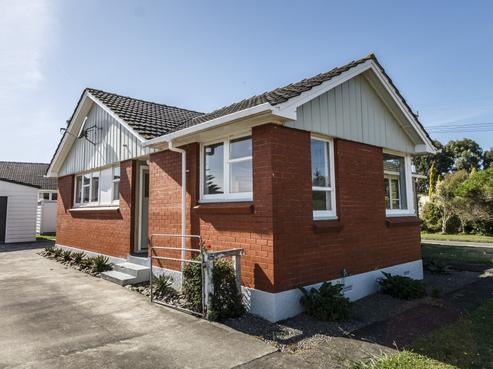 2 Kittyhawk Row, Bulls