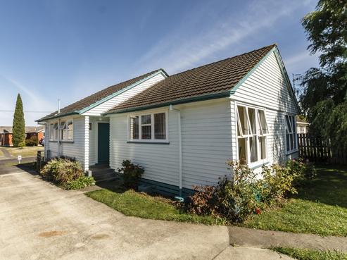 8 Kittyhawk Row, Bulls