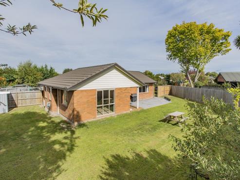 6 Hewitts Road, Woodend