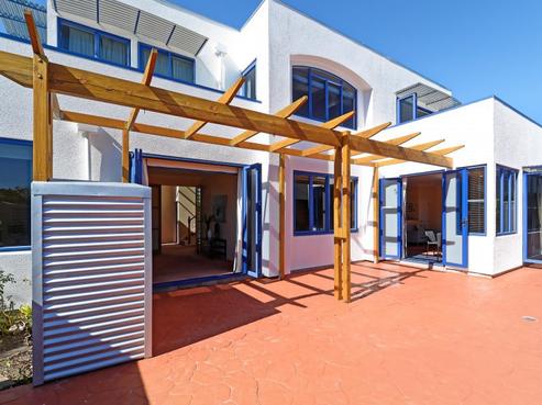 24 Montrose Crescent, Huntington