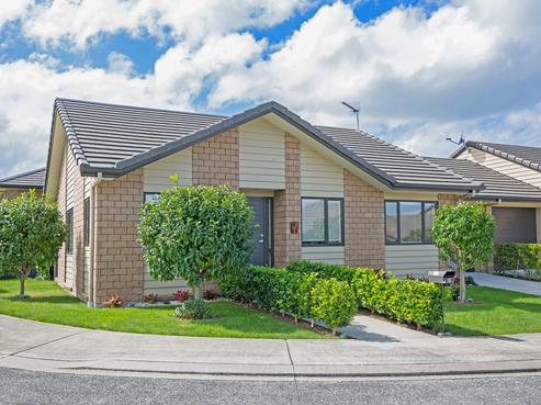 15 Royalle Mews, Botany Downs