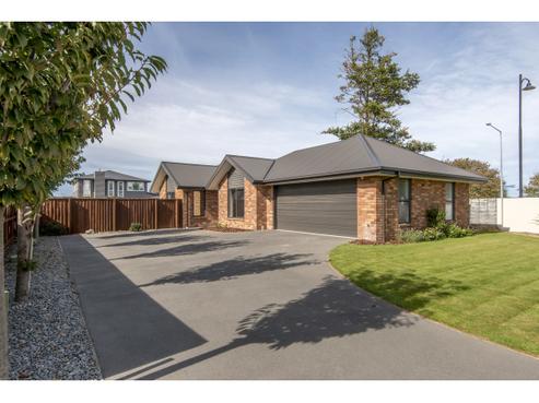 2 Little Oaks Drive, Yaldhurst