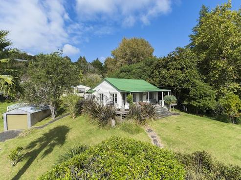 1220 Sandspit Road, Sandspit