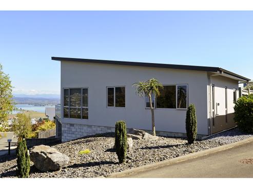 8 Windsor Drive, Britannia Heights