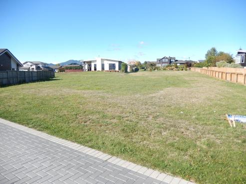 12 Waianiwa Dell, Wharewaka