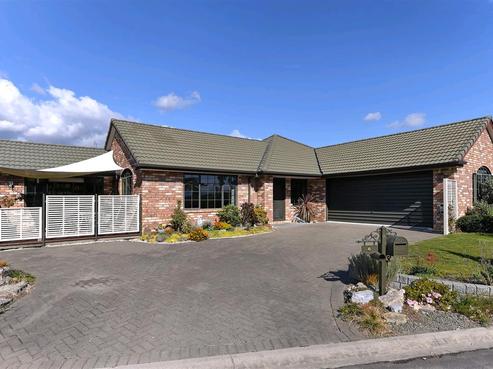 6 Holdaway Grove, Richmond
