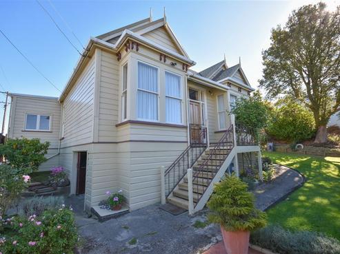 6 Bowler Avenue, Mornington