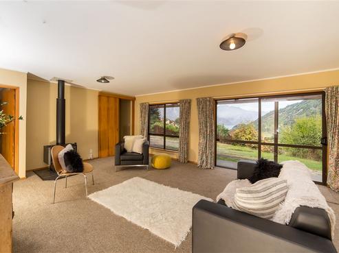 216 Fernhill Road, Fernhill/Sunshine Bay