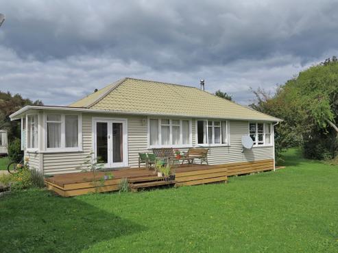 12 Park Avenue, Takaka