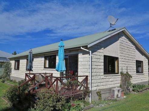 28 Feary Crescent, Takaka