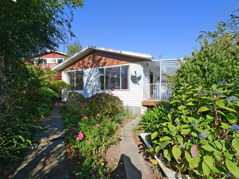 10 Radiata Grove, Brown Owl
