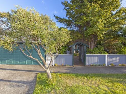 2 Bouverie Street, Petone