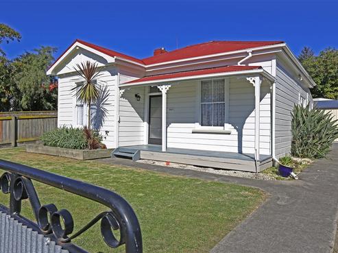 907 Lyell Street, Akina