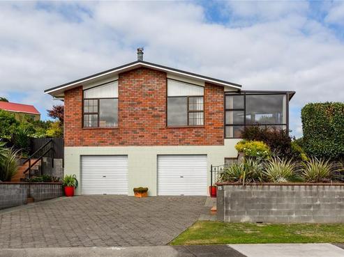 15 Saint Ives Grove, Whalers Gate
