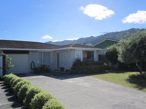 23 Kapanui Road, Waikanae