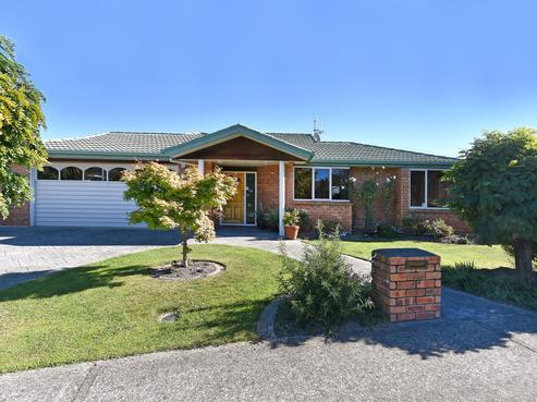 13 Saunders Crescent, Stoke