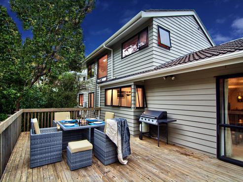 8A Woodfern Crescent, Titirangi