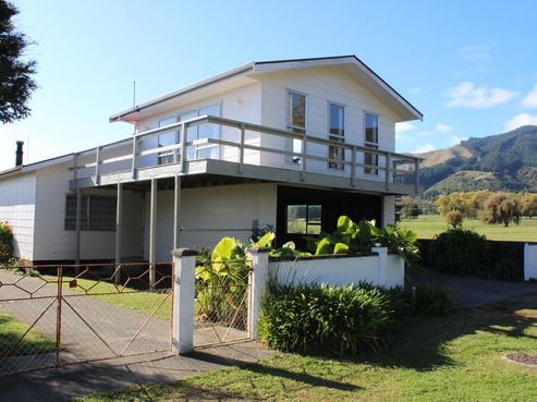 9 Clifton Road, Takaka