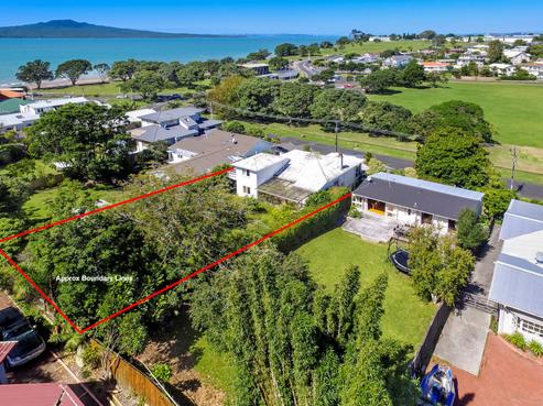 12 Seabreeze Road, Narrow Neck
