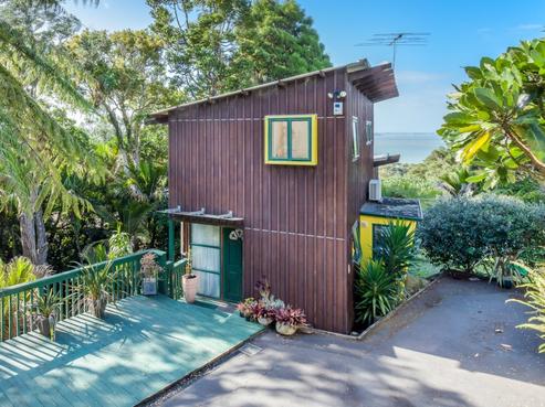 21 Takahe Road, Titirangi