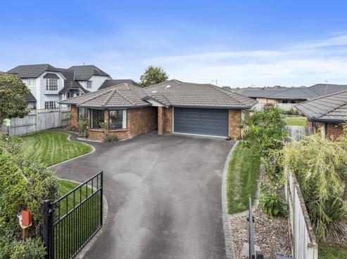 13 Camberley Way, Huntington