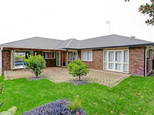10 Vermont Court, Huntington