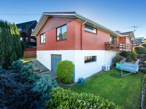 22 Preston Crescent, Belleknowes