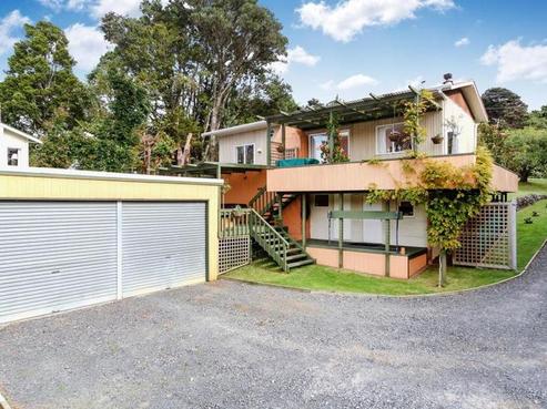 628 Huia Road, Parau