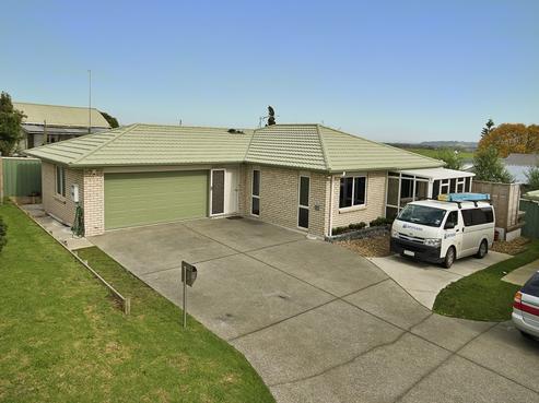 21/8 Village Place, Tuakau