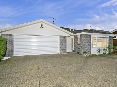 2/70 Pupuke Road, Hillcrest