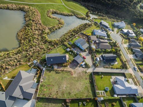 7 Hunt Place, Albert Town