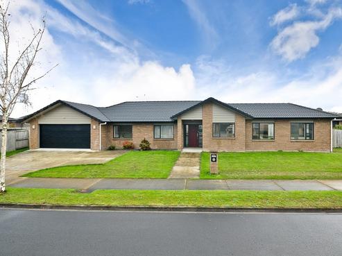 93 Barrington Drive, Huntington