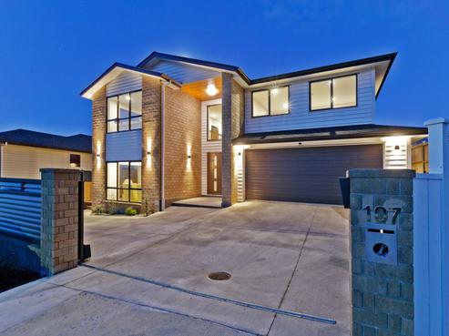 107 Medallion Drive, Oteha