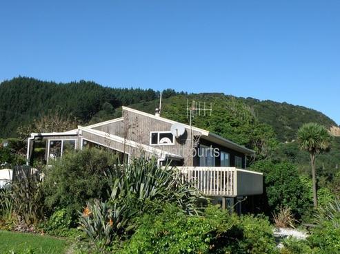 6 Para-rauaruhe Crescent, Te Kaha