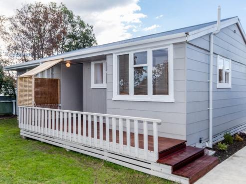 1004A Willowpark Road North, Mayfair