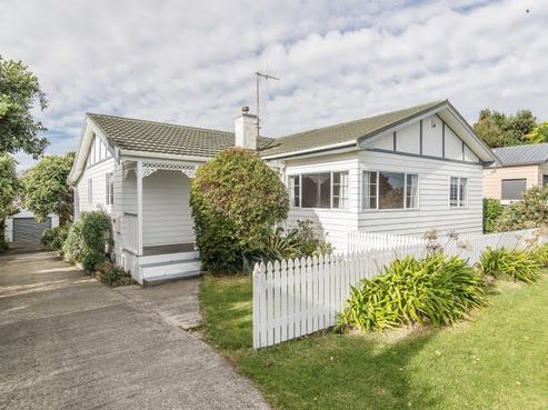 111 Seaview Road, Paraparaumu Beach