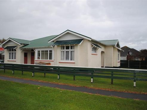 42 Tauhuri Street, Manaia